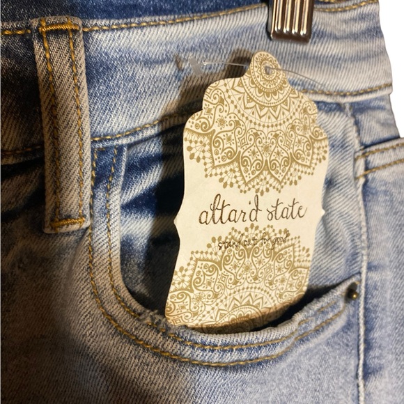 Altar’d State - Light Wash Jeans (25) - Picture 4 of 6